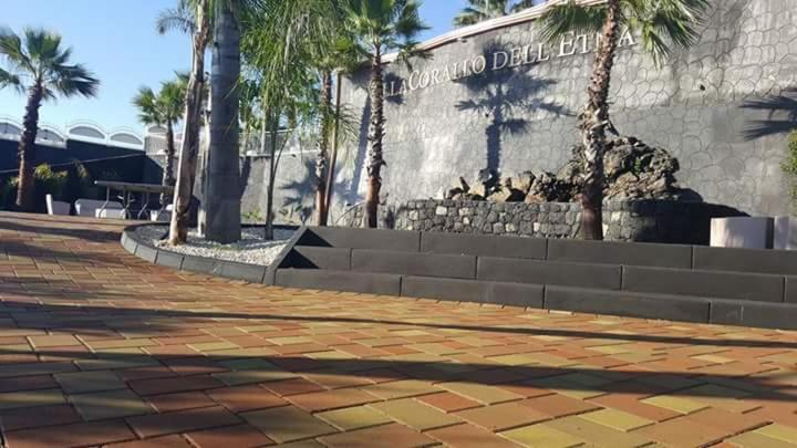 埃特纳科拉洛别墅酒店 Aci SantʼAntonio 外观 照片
