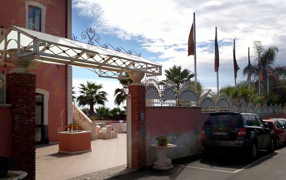 埃特纳科拉洛别墅酒店 Aci SantʼAntonio 外观 照片